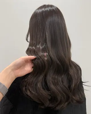 ロング カラー ニシザカ マナのヘアスタイル