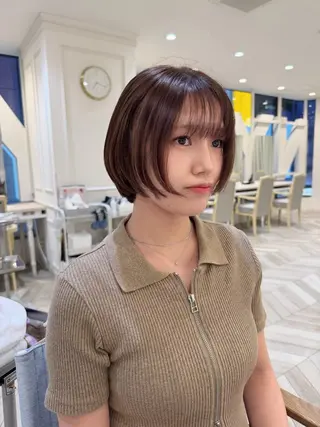 ショート カラー 小顔レイヤー/ ベージュ🤍Rieのヘアスタイル