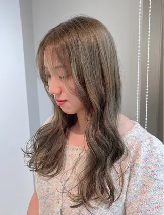 ロング カラー 艶ハイトーン🔆 ️️️安座間 希のヘアスタイル