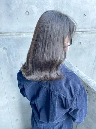 セミロング レイヤーカット 小山 悠のヘアスタイル