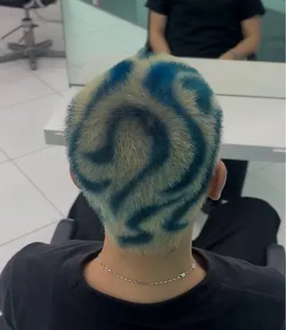 カラー メンズ ねね🦖 /ブリーチカラーのヘアスタイル