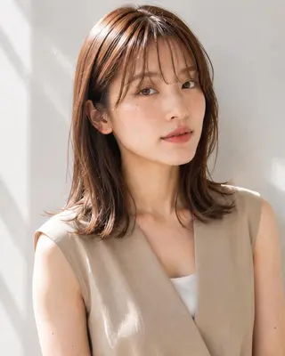 セミロング ブリーチなし透明感 カラー🌷宮部楓奈のヘアスタイル