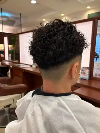 ショート パーマ メンズ 仲地 大地のヘアスタイル