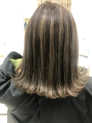ミディアム カラー Kaede .のヘアスタイル