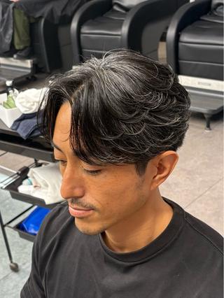 ショート パーマ メンズ フェザーパーマ特化/ ハイトーン/メンズのヘアスタイル