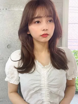 ミディアム レイヤーカット、 大人可愛い　中村美羅のヘアスタイル