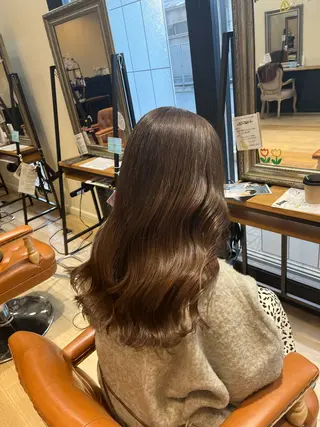 カラー しおり🍬 KOKORO🤍のヘアスタイル