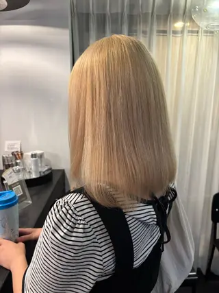 ミディアム ボブ・カラー 琴音のヘアスタイル