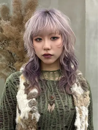 セミロング カラー イツク ⚡️ ルーツ/ハイトーンのヘアスタイル