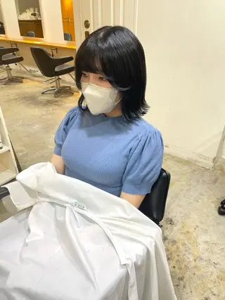 ミディアム MIOベージュカラー 柔らかいカラーのヘアスタイル