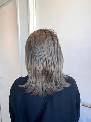 ミディアム カラー 松坂 真衣のヘアスタイル