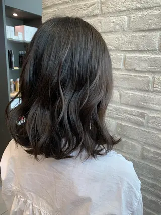 ミディアム カラー 韓国レイヤー×艶髪 ハイトーンRyukiのヘアスタイル