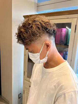 カラー パーマ メンズ 奥谷 魁士のヘアスタイル