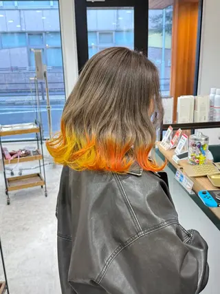 セミロング ブリーチカラー よねだまことのヘアスタイル