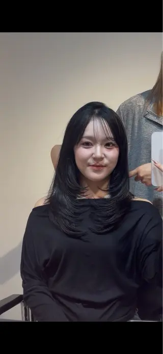 ロング 真下 瑞歩のヘアスタイル