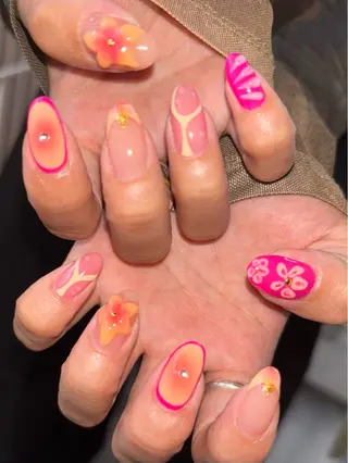 ネイル 🪐富島彩夏 /海外nail🪐のネイルデザイン