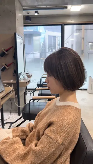 ショート バタフライレイヤー/ ニシトモユキのヘアスタイル