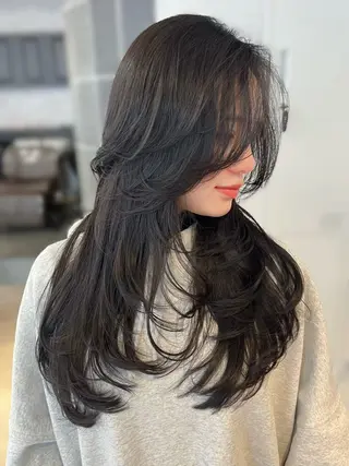 ロング 𝒌𝒐𝒕𝒐/ 本厚木美容師のヘアスタイル