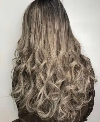 ロング LOHAS Kanaのヘアスタイル