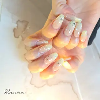 ネイル Rauna nailsalon のネイルデザイン