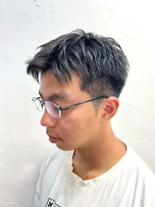メンズ ゆづき:ショート・透 明感カラー特化のヘアスタイル