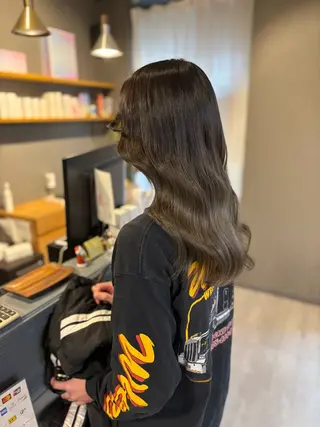 セミロング ＳＨＵ ＮＴＡのヘアスタイル
