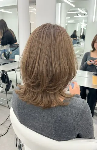 セミロング カラー 盛れる顔周り✨韓国 レイヤーkanatoのヘアスタイル