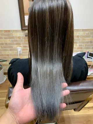 ロング カラー ヘアーハウス テンプラードのヘアスタイル