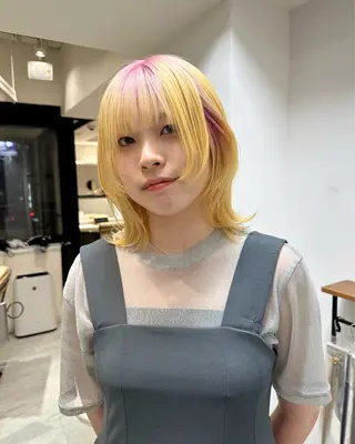 ミディアム ブリーチ特化/ 派手髪/デザイン🎨のヘアスタイル