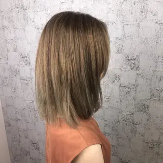 ミディアム カラー 小顔レイヤー/ ベージュ🤍Rieのヘアスタイル