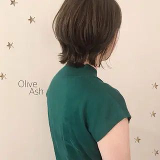 ショート カラー 市川 千夏のヘアスタイル