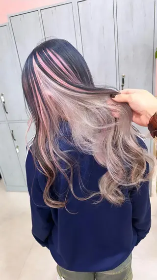 セミロング カラー ブリーチ特化🌈 MANATOのヘアスタイル