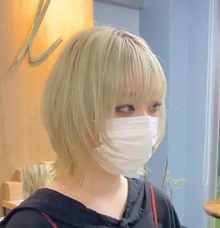 ショート カラー 横尾 歩のヘアスタイル