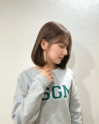 ミディアム カラー TRENCH 相澤 果歩のヘアスタイル