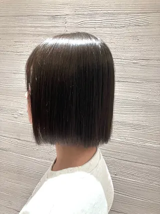 ショート サキ🤍ハイトーン 🪩レイヤーカットのヘアスタイル
