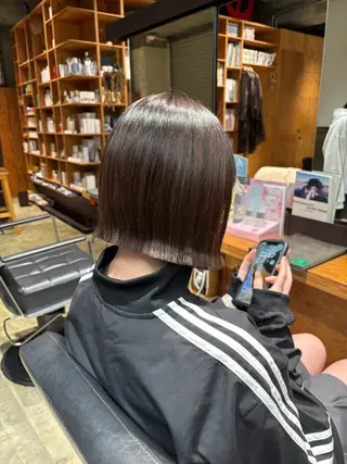 ショート レイヤーカット/オリ ーブカラー/アヤのヘアスタイル