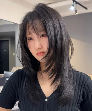 セミロング 真下 瑞歩のヘアスタイル
