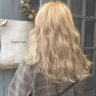 ロング カラー ブリーチ、パーマ 西部笑のヘアスタイル