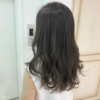 セミロング カラー TRENCH 相澤 果歩のヘアスタイル