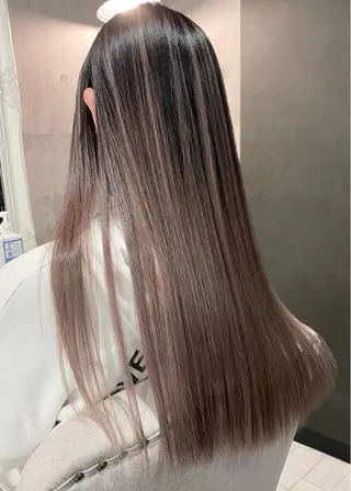 ロング Mika XELVEのヘアスタイル