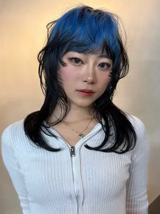 セミロング カラー イツク ⚡️ ルーツ/ハイトーンのヘアスタイル
