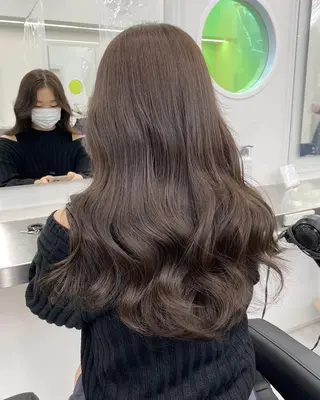 ロング カラー 韓国レイヤー透明感 艶カラー美髪縮毛矯正のヘアスタイル
