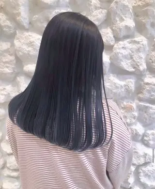 セミロング カラー オヤマ アキラのヘアスタイル