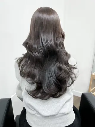 ロング カラー 透明感カラー特化/ ベージュ/梅田/英輝のヘアスタイル