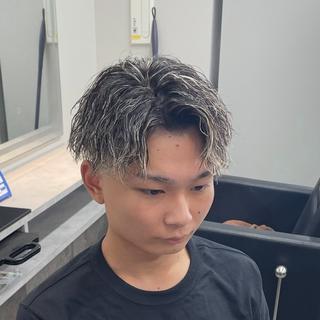 カラー パーマ メンズ 角田 凌のヘアスタイル