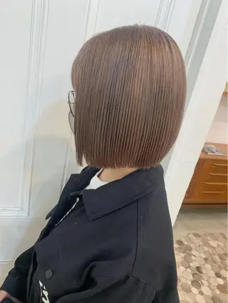 ショート カラー wakana/ 柔らかベージュカラーのヘアスタイル