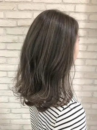 ミディアム カラー 大平 美沙のヘアスタイル