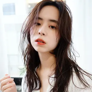 セミロング 🪐脱白髪染め 🪐松尾菜々美のヘアスタイル