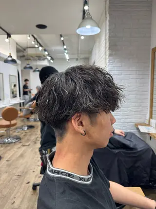パーマ メンズ REBECCA 宮崎伊玖のヘアスタイル