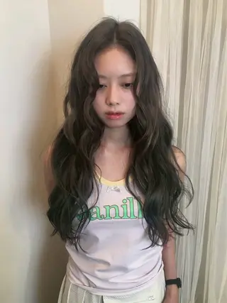 ロング カラー Hanaka🪷 レイヤー×ブリーチのヘアスタイル